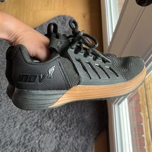 Inov-8 F-lite G 300 blsck with gum bottom